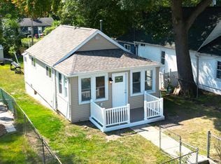 722 Bay Rd, Bay City, MI 48706