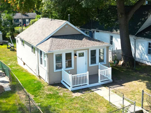 722 Bay Rd, Bay City, MI 48706