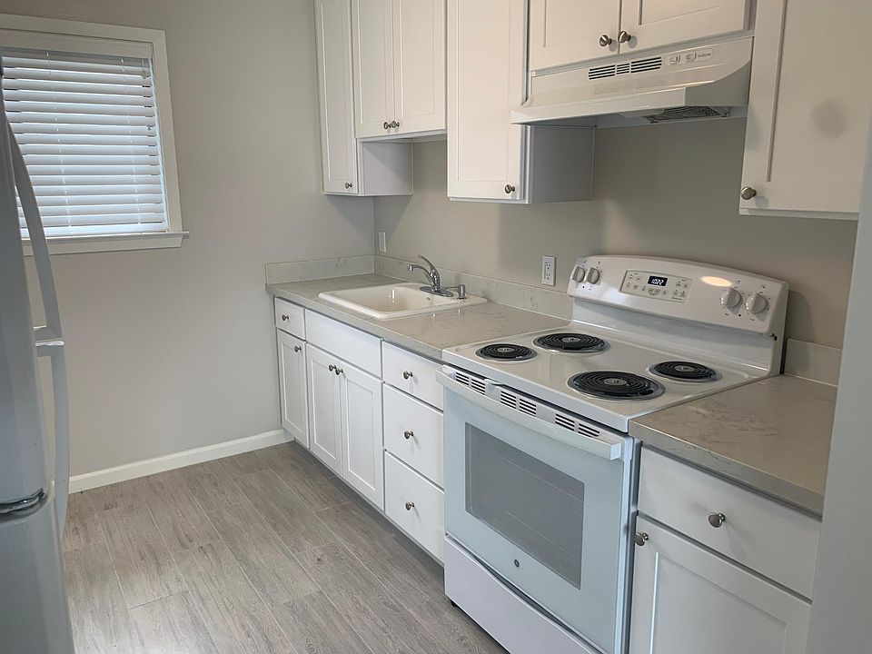 1st image of 640 Grand Ave #9