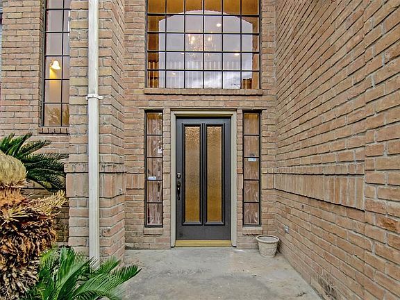 3rd image of 6985 Oakwood Place Ct E