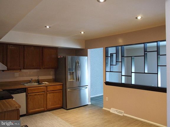 2nd image of 3236 Roxbury Rd