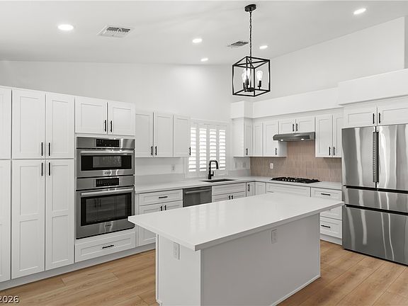 5th image of 225 Misty Garden St