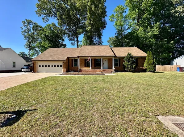 831 Mildenhall Dr, Chesapeake, VA 23322