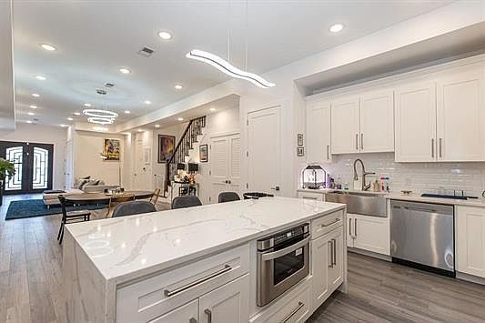 5th image of 46 Carlton Ave #1