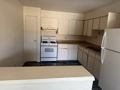 8950 N 97th St #203 Photo 1