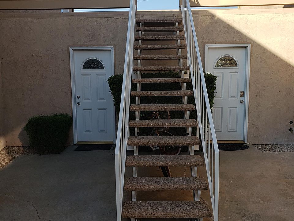 STAIRS TO ENTRANCE TO DECK ENTRY