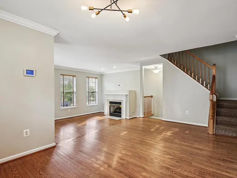 6733 Sullivan Way — Photo 9