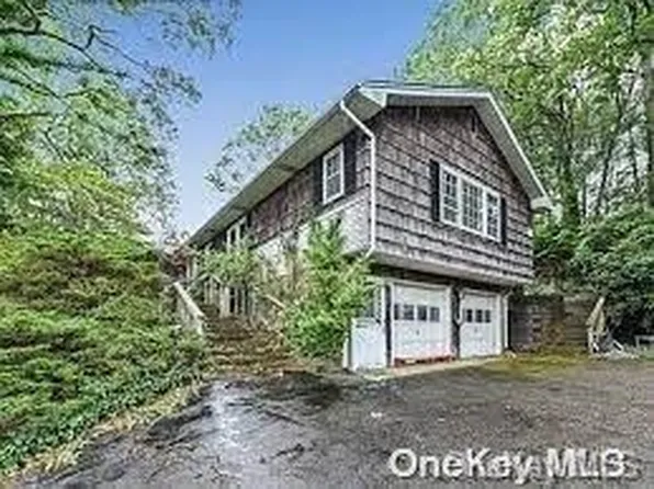 156 Sugar Toms Lane, East Norwich, NY 11732