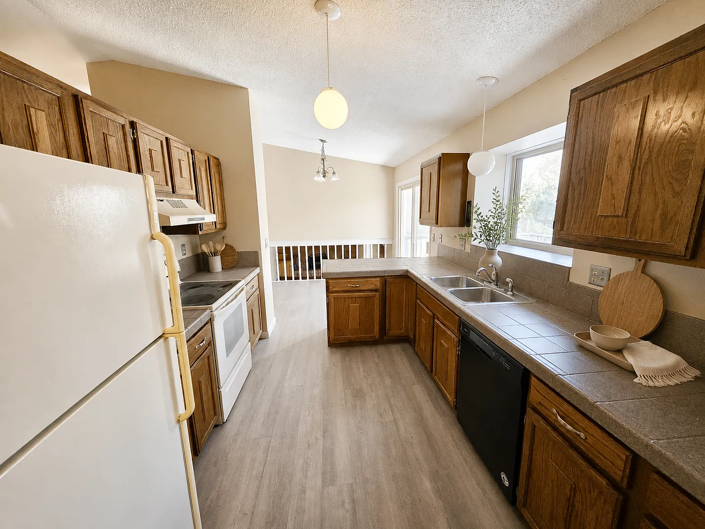 Lovely 4 bedroom home in Northeast Colorado Springs! — Photo 4