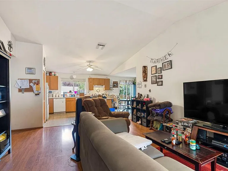 7382 Haynes Ln NE — Photo 4