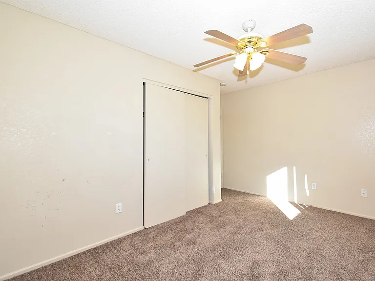 2866 S 30th Dr — Photo 13