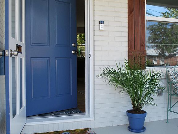 3rd image of 4362 Garibaldi Ave