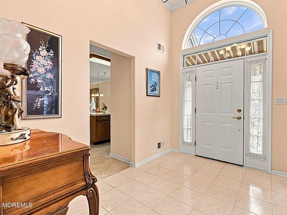 4th image of 14 Gascony Circle