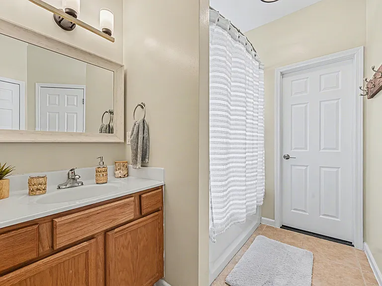 1706 Dallas Ave — Photo 9