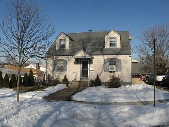 1st image of 61 Oakwood Ave