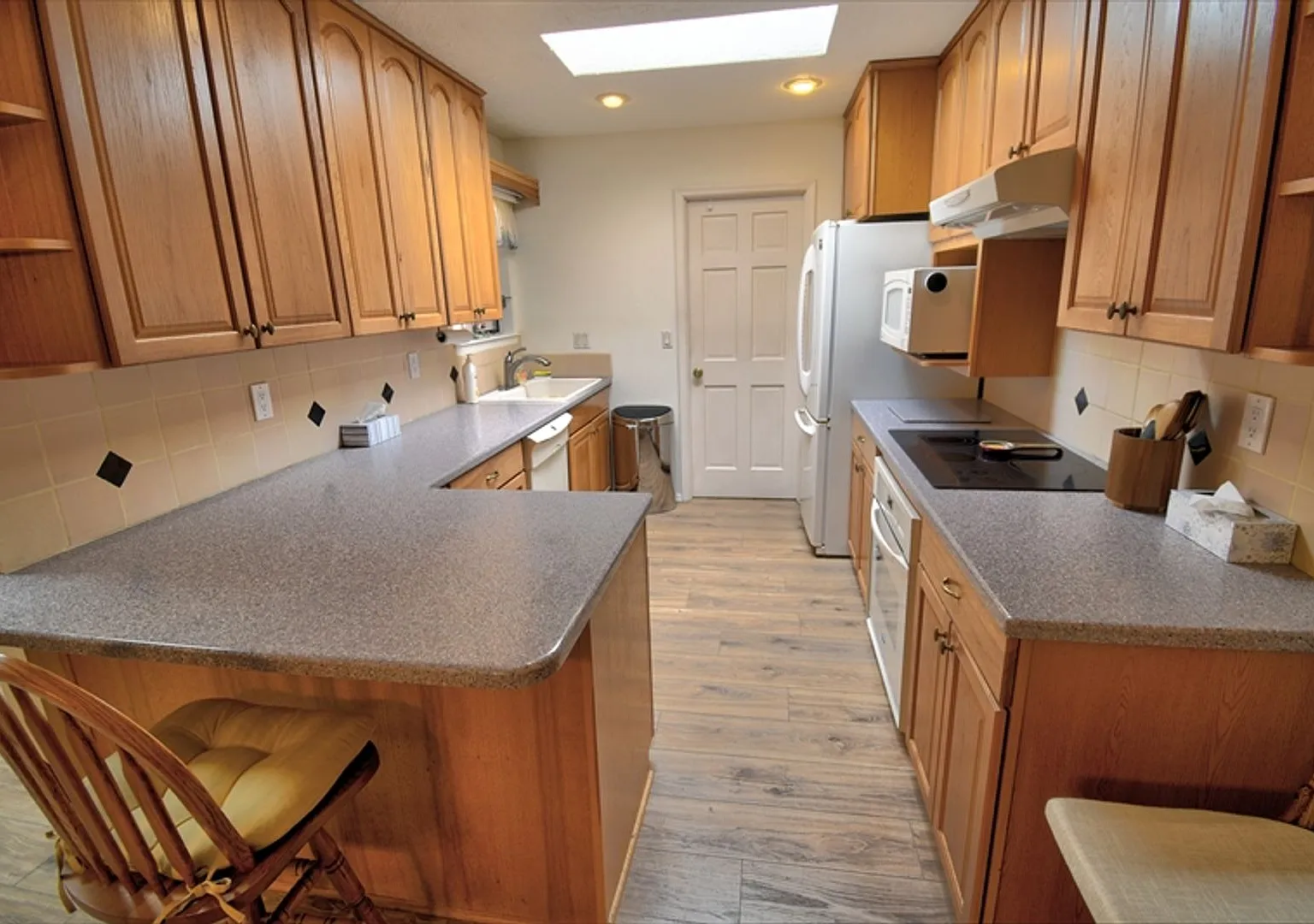 NE Heights Single Story 2 Bedroom / 2 Bathroom / 2 Car Garage — Photo 3