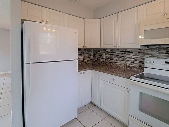 4th image of 325 W Belmar St