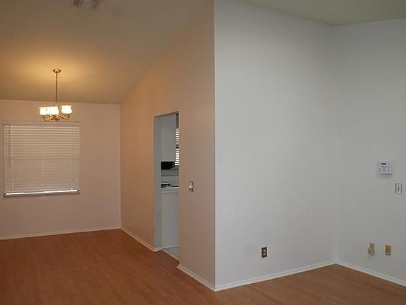 4th image of 243 Highland Dr