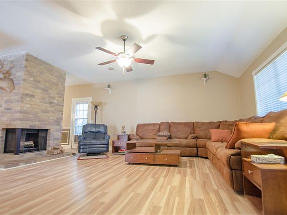 3rd image of 18123 Sagecroft Dr