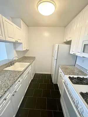 Rented by Addison Property Group | media 5