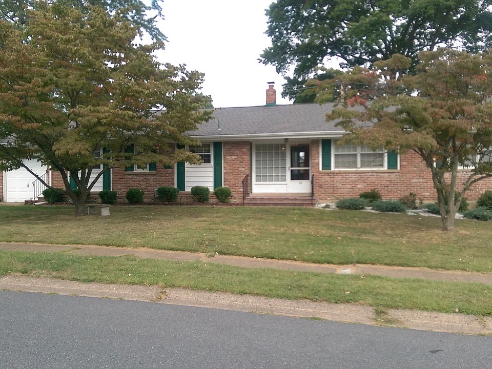 1st image of 17 Wheatfield Dr