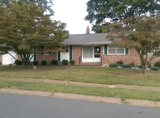 17 Wheatfield Dr, Wilmington, DE 19810