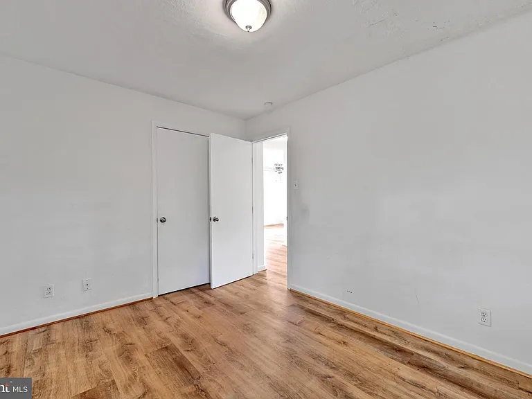 811 E Seagrove Rd #B — Photo 16