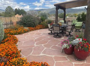 25 Medina, Ranchos De Taos, NM 87557