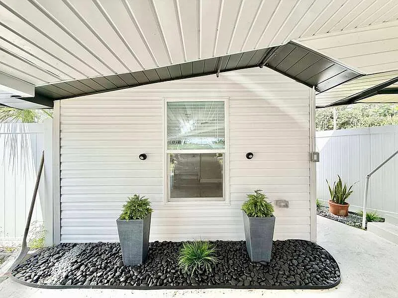 Studio, 1.0 bath, 300 sqft, $1,095 — Photo 2