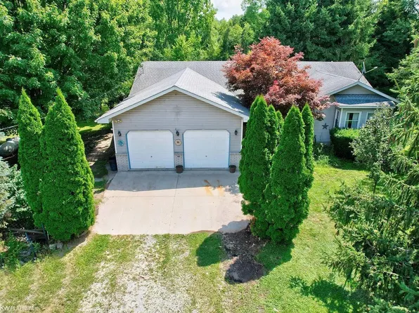 212 Sturdevant Rd, Smiths Creek, MI 48074