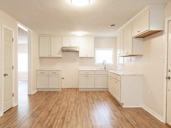 4th image of 13385 Blackgum St