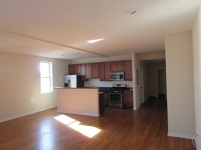 3559 N Milwaukee Ave #2B — Photo 4