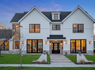 395 Chestnut Dr, Hewlett, NY 11557