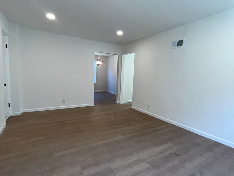 3919 Jamieson Ave #1W — Photo 2