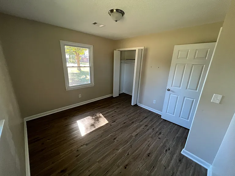 3751 Robinson Dr — Photo 6
