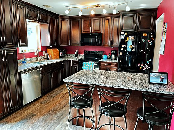 2nd image of 2905 Dubois Pl