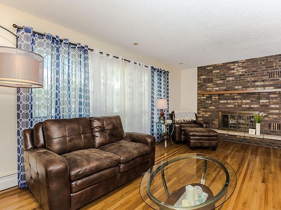 3rd image of 2610 Clover Dr