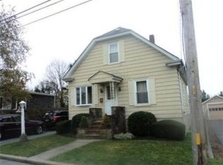 54 Prouteau St, Acushnet, MA 02743