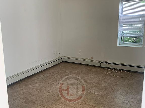 5th image of 1103 Clarence Ave #1R