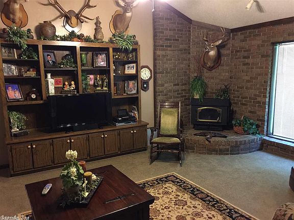 4th image of 6910 Village Dr
