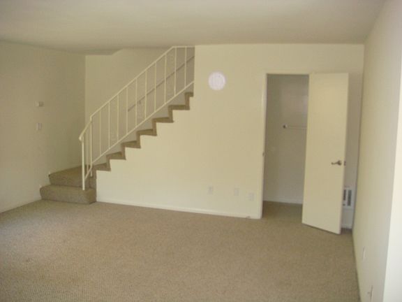 4th image of 113 S Lucia Ave APT 3