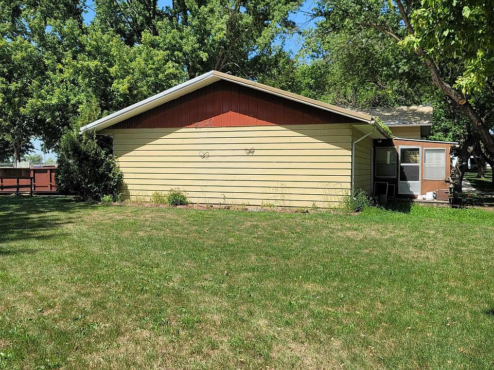 730 2nd Ave SW, Sioux Center, IA 51250 | Zillow