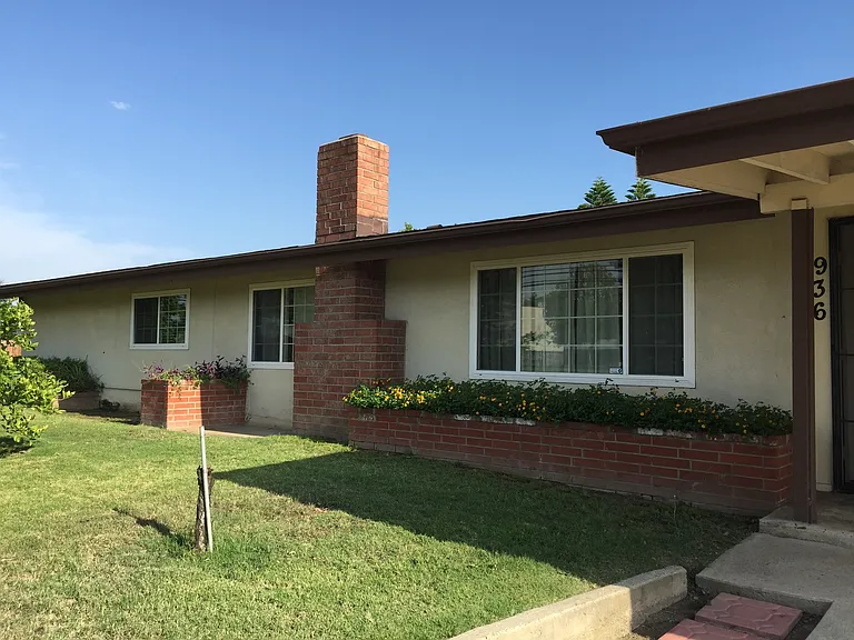 936 E Collins Ave — Photo 1