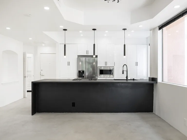 Lido Apartments - 639 Huntley Dr — Photo 15