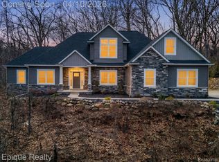 5950 Mountain Top Dr, Brighton, MI
