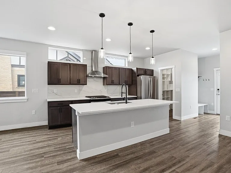 1518 N Newton St — Photo 15