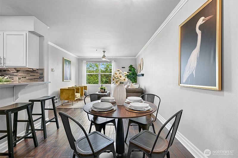 5th image of 960 Harris Avenue #305