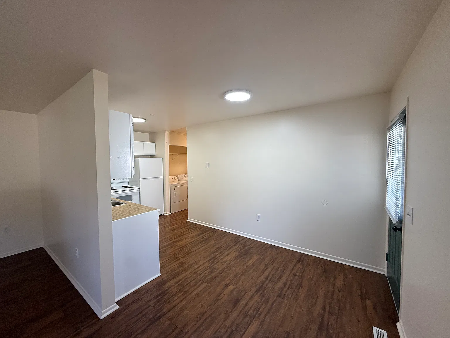 2 bed, 900 sqft, $1,100 — Photo 2