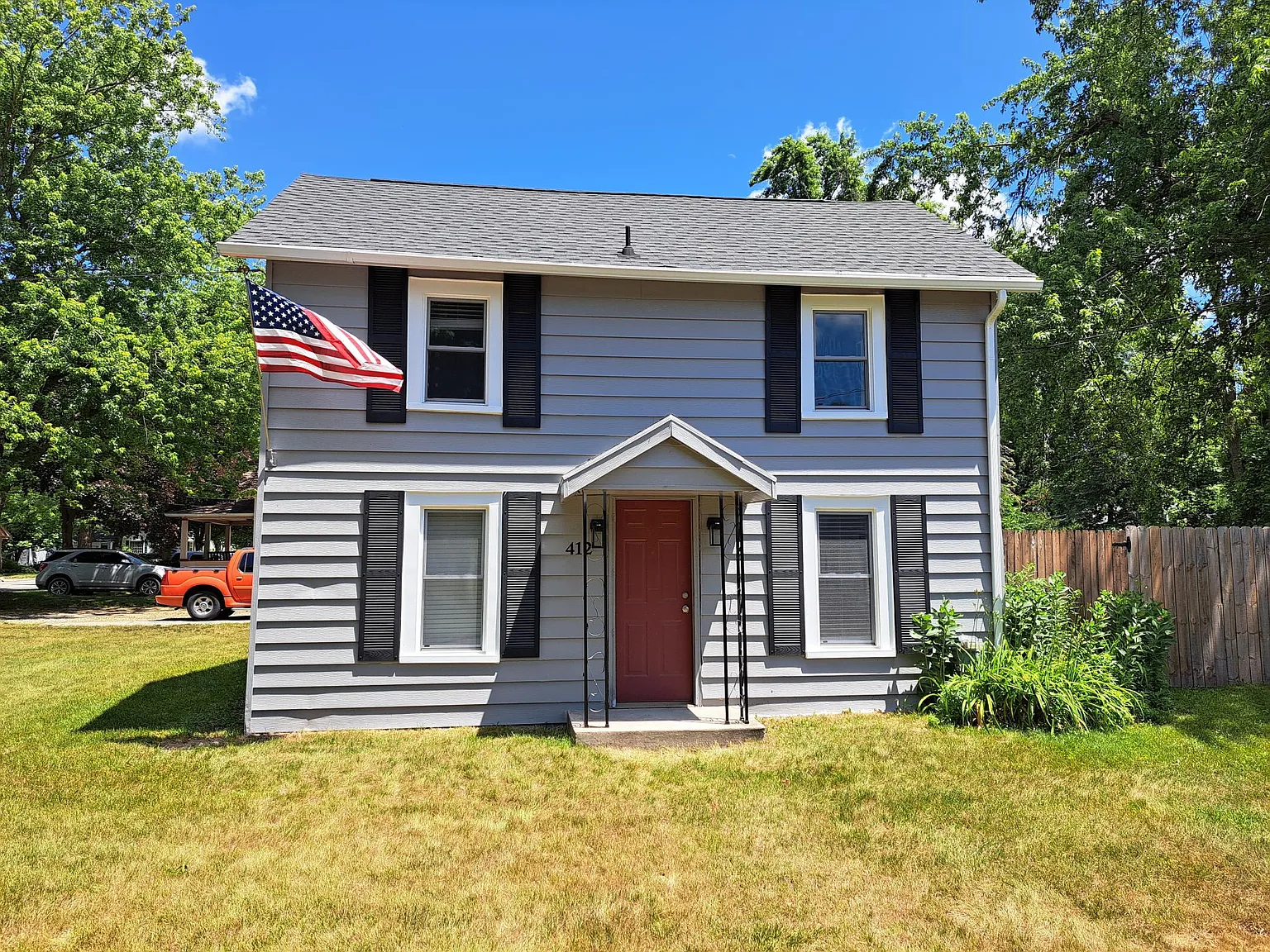 412 Burton St photo 1