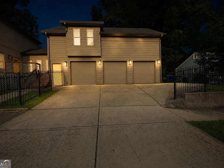 1899 Trotti St NE — Photo 4